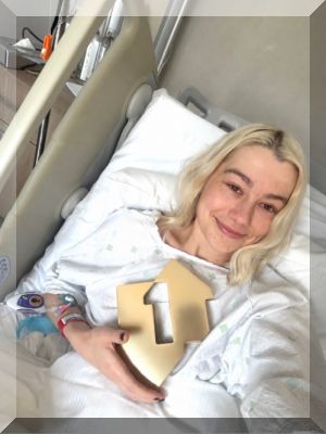 Phoebe Bridgers poses with her Official Number 1 Album Award for Lost Weekend (credit: Official Charts)